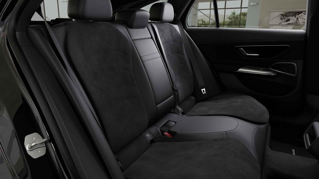 Mercedes-Benz E-estate 300 e AMG Line | Night | Panoramadak | Premium | Rij assistentiepakket plus | Burmester | 20 inch | Trekhaak |