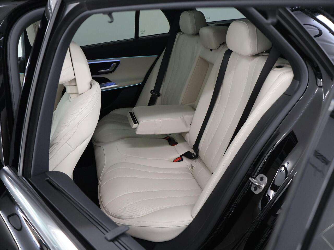 Mercedes-Benz E-estate 300 e AMG Line | Luchtvering | Superscreen | Rij assistentiepakket | Trekhaak | Burmester |