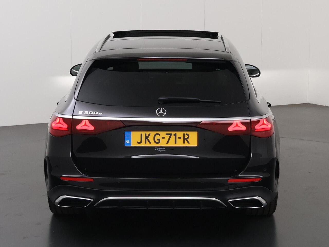 Mercedes-Benz E-estate 300 e AMG Line | Luchtvering | Superscreen | Rij assistentiepakket | Trekhaak | Burmester |