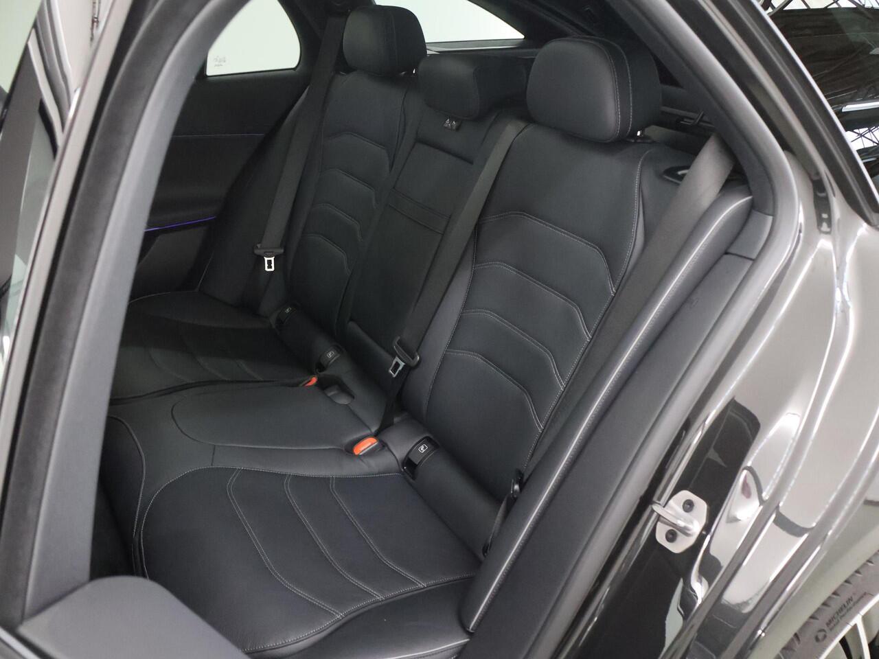 Mercedes-Benz E-estate 300 e Sport Edition | Hyperscreen | AMG | Panoramadak | Digital light | 20" lichtmetalen velgen |