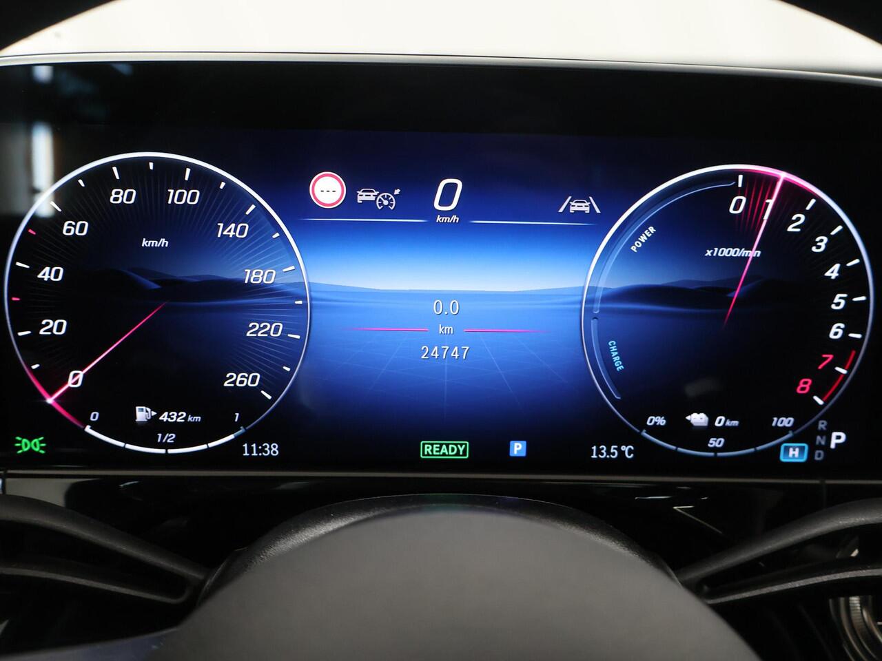 Mercedes-Benz E-estate 300 e Sport Edition | Hyperscreen | AMG | Panoramadak | Digital light | 20" lichtmetalen velgen |