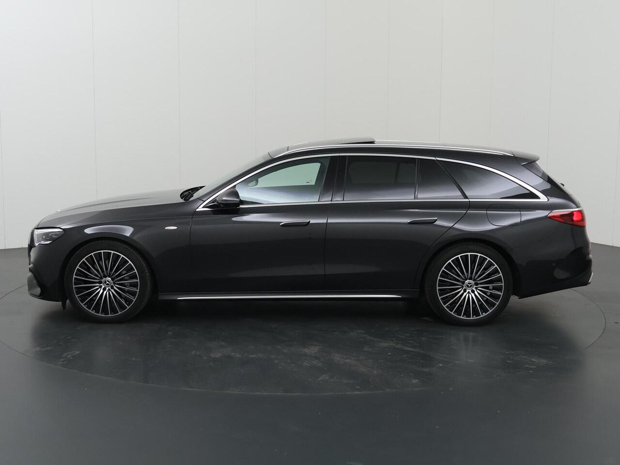 Mercedes-Benz E-estate 300 e Sport Edition | Hyperscreen | AMG | Panoramadak | Digital light | 20" lichtmetalen velgen |