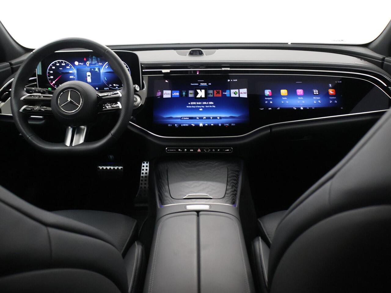 Mercedes-Benz E-estate 300 e Sport Edition | Hyperscreen | AMG | Panoramadak | Digital light | 20" lichtmetalen velgen |