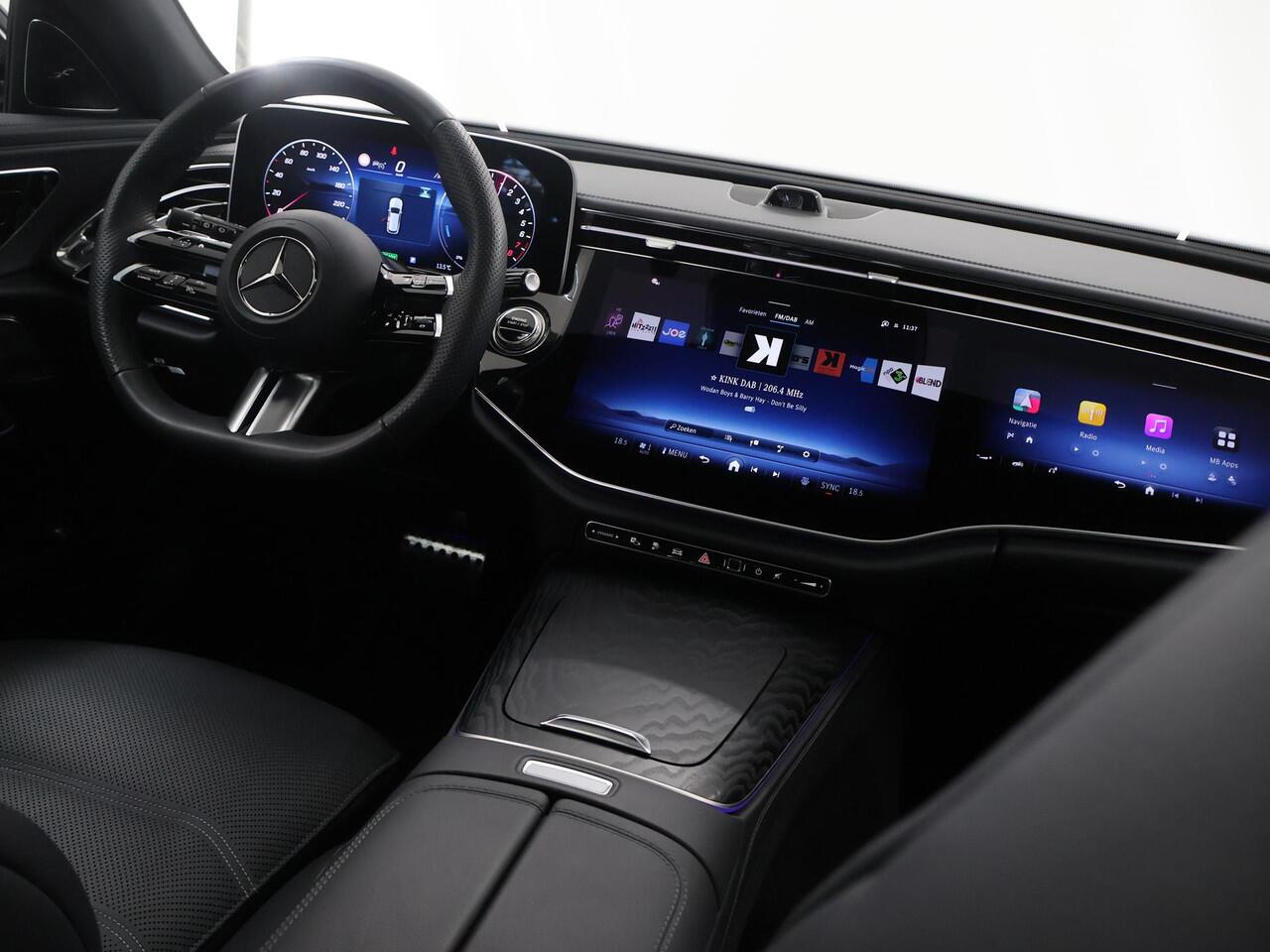 Mercedes-Benz E-estate 300 e Sport Edition | Hyperscreen | AMG | Panoramadak | Digital light | 20" lichtmetalen velgen |