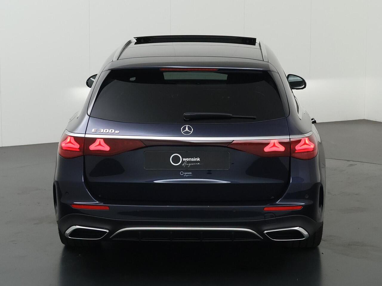 Mercedes-Benz E-estate 300e Sport Edition | Panoramaschuifdak | Trekhaak | 360° camera | DIGITAL Light | Superscreen | 20" AMG velgen | Stoelverwarming voor |