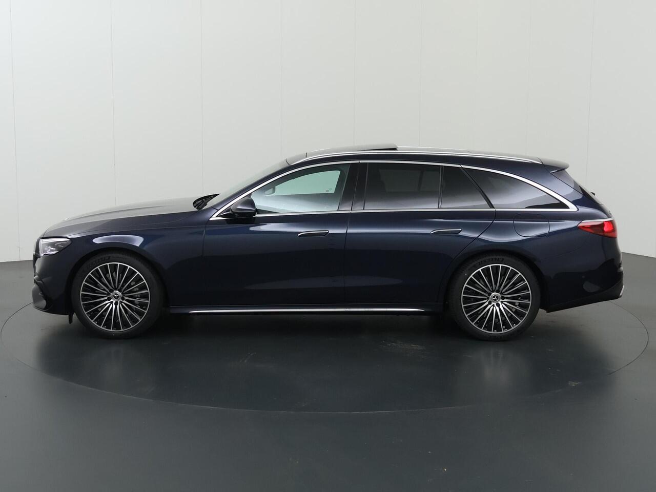 Mercedes-Benz E-estate 300e Sport Edition | Panoramaschuifdak | Trekhaak | 360° camera | DIGITAL Light | Superscreen | 20" AMG velgen | Stoelverwarming voor |