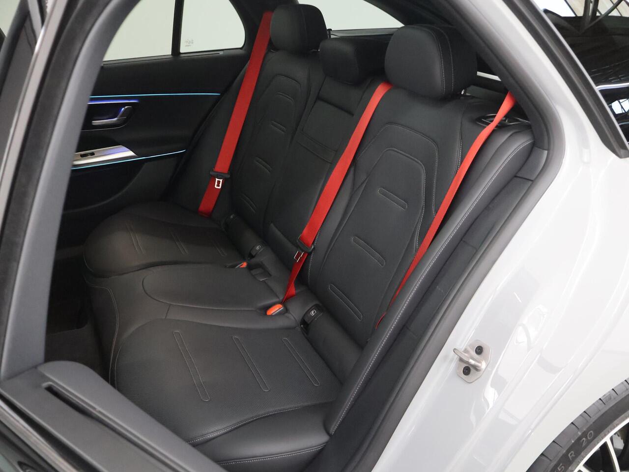 Mercedes-Benz E-estate AMG 53 4MATIC+ | Night | AMG performance stoelen | AMG dynamic plus pakket | Panoramadak | Superscreen | Trekhaak | Premium plus | Burmester |