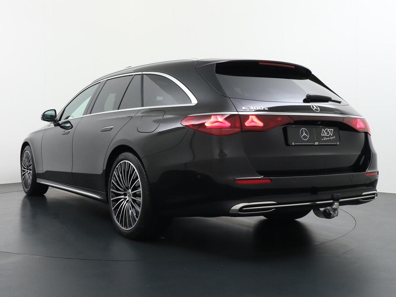 Mercedes-Benz E-estate 300 e Exclusive Line | Superscreen | Multicontourstoelen Voorin | Luchtvering | Panorama - Schuifdak | Trekhaak Wegklapbaar | Head-Up Display | Burmester 4D Surround Sound