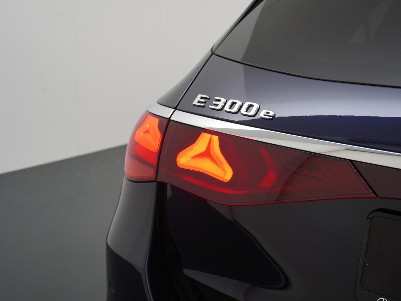 Mercedes-Benz E-estate 300 e Sport Edition | Superscreen | Luchtvering | Trekhaak Wegklapbaar | Panorama - Schuifdak | Stoelventilatie | Burmester 4D Surround Sound | Distronic Cruise Control | Nightpakket