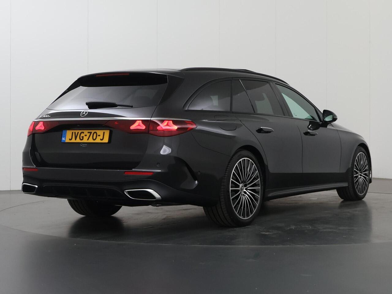 Mercedes-Benz E-estate 300e Sport Edition | Panoramaschuifdak | Head-Up | Burmester | Trekhaak | 360°-camera | MBUX Superscreen |