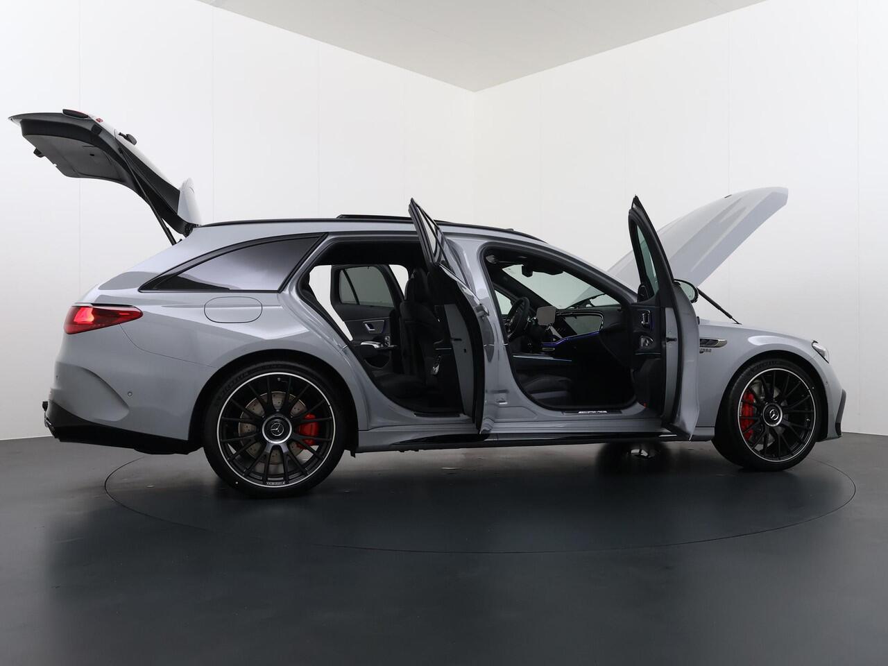 Mercedes-Benz E-estate AMG 53 HYBRID 4MATIC+ Night Edition | Premium Plus | AMG DYNAMIC PLUS | AMG Carbon Exterieur Pakket | AMG Nightpakket ll | Rijassistentiepakket Plus | Warmtecomfort Pakket | Winter Pakket | Zonnescherm Pakket | Panoramadak | Trekhaak | MBUX Superscreen | 