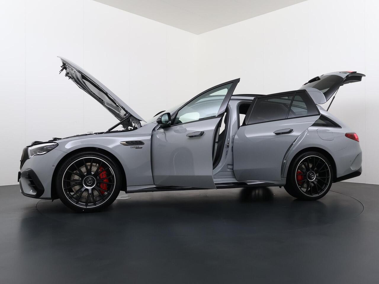 Mercedes-Benz E-estate AMG 53 HYBRID 4MATIC+ Night Edition | Premium Plus | AMG DYNAMIC PLUS | AMG Carbon Exterieur Pakket | AMG Nightpakket ll | Rijassistentiepakket Plus | Warmtecomfort Pakket | Winter Pakket | Zonnescherm Pakket | Panoramadak | Trekhaak | MBUX Superscreen | 