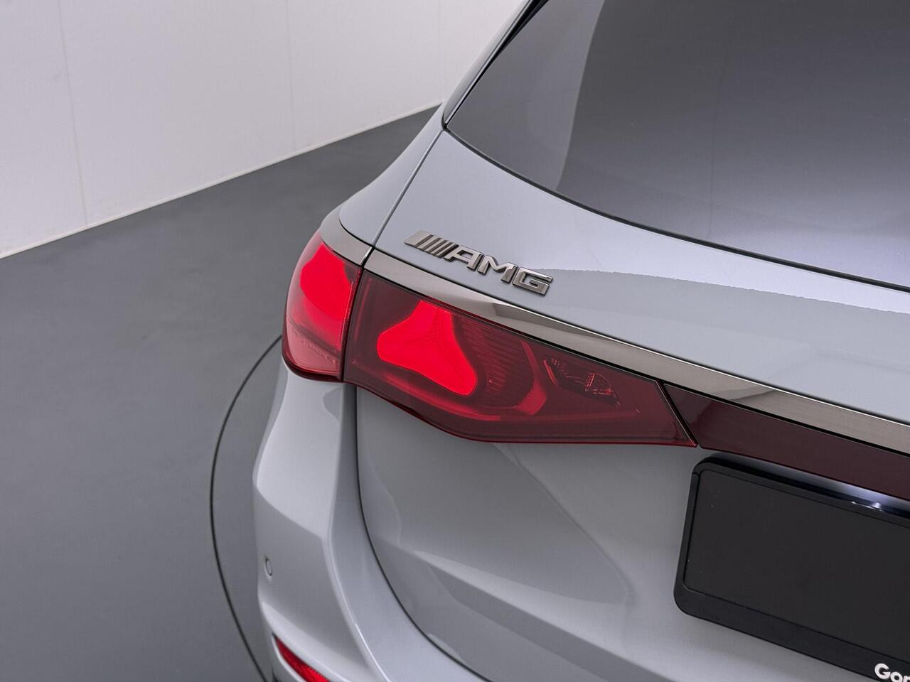 Mercedes-Benz E-estate AMG 53 HYBRID 4MATIC+ Night Edition | Premium Plus | AMG DYNAMIC PLUS | AMG Carbon Exterieur Pakket | AMG Nightpakket ll | Rijassistentiepakket Plus | Warmtecomfort Pakket | Winter Pakket | Zonnescherm Pakket | Panoramadak | Trekhaak | MBUX Superscreen | 