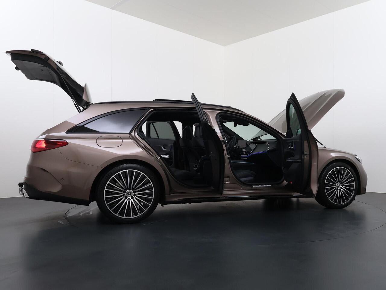 Mercedes-Benz E-estate 300 e Business Solution AMG | Night Pakket | Trekhaak | Panoramadak | 360° Camera | Augmented Reality voor Navigatie | DISTRONIC Afstandsassistent | Dodehoekassistent | Verkeersbordassistent | DIGITAL LIGHT | Elektrisch Verstelbare Stoelen + Memory | Stoe