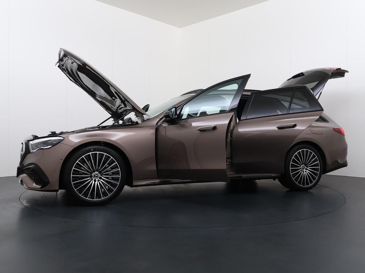 Mercedes-Benz E-estate 300 e Business Solution AMG | Night Pakket | Trekhaak | Panoramadak | 360° Camera | Augmented Reality voor Navigatie | DISTRONIC Afstandsassistent | Dodehoekassistent | Verkeersbordassistent | DIGITAL LIGHT | Elektrisch Verstelbare Stoelen + Memory | Stoe