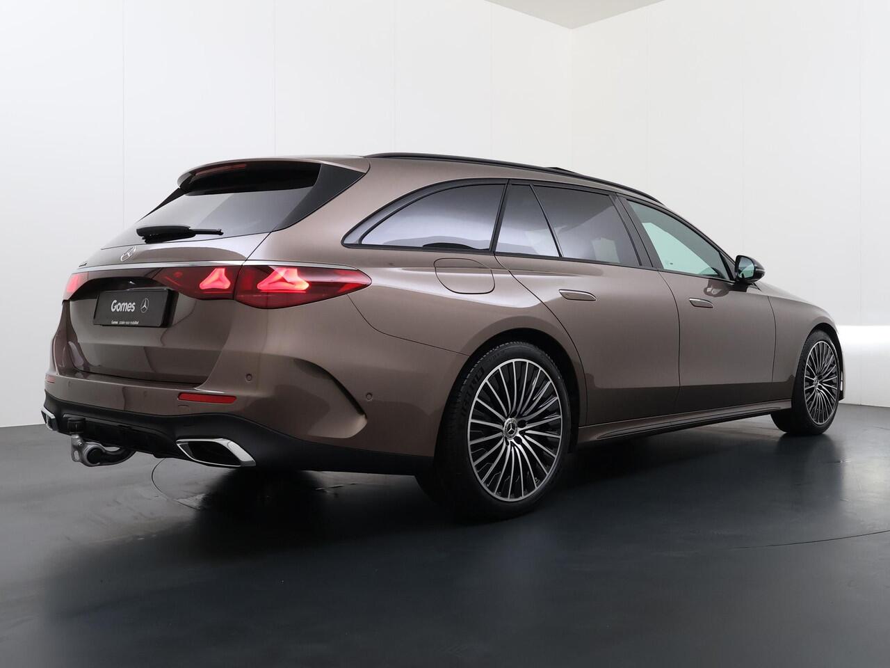 Mercedes-Benz E-estate 300 e Business Solution AMG | Night Pakket | Trekhaak | Panoramadak | 360° Camera | Augmented Reality voor Navigatie | DISTRONIC Afstandsassistent | Dodehoekassistent | Verkeersbordassistent | DIGITAL LIGHT | Elektrisch Verstelbare Stoelen + Memory | Stoe