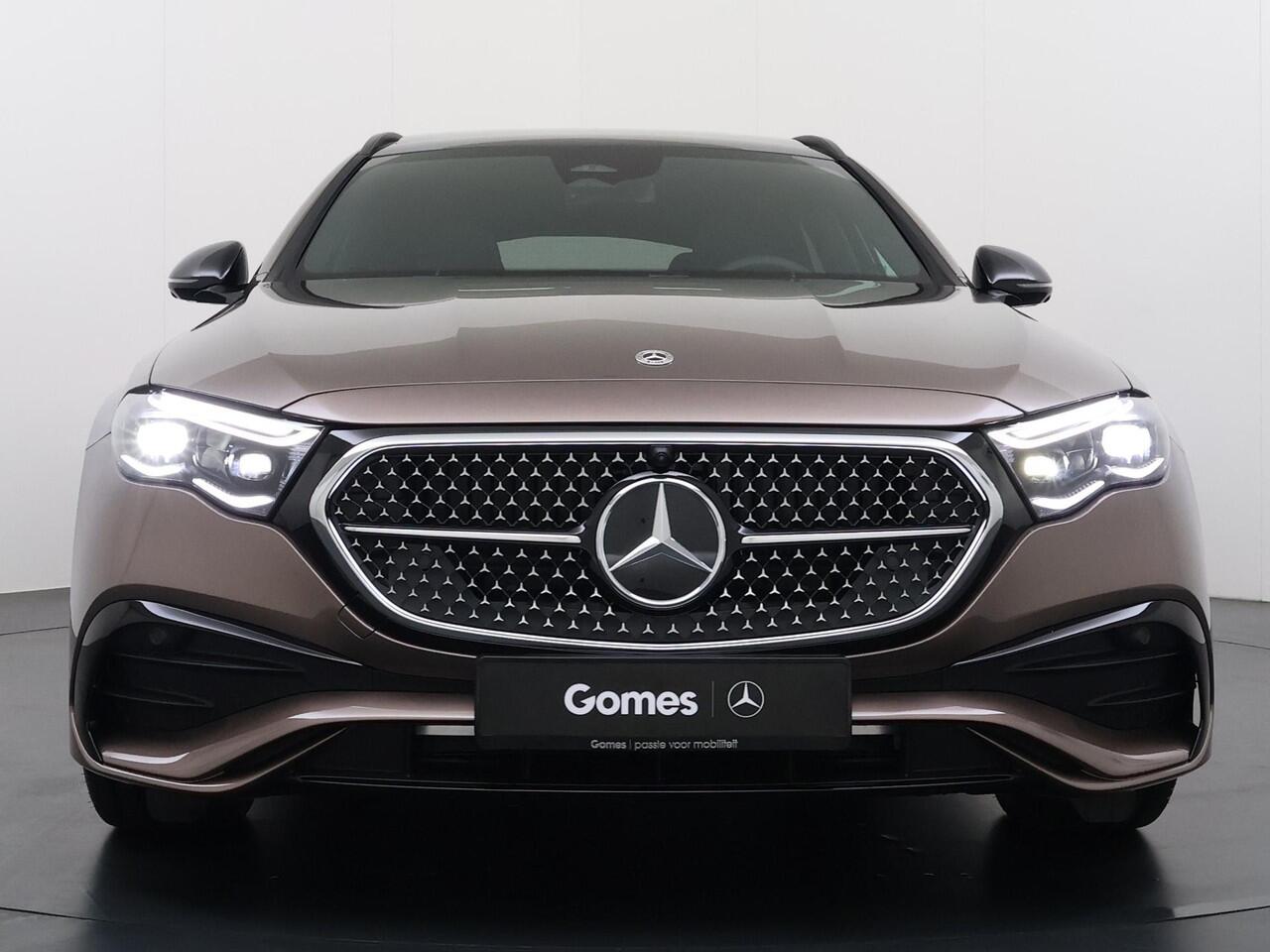 Mercedes-Benz E-estate 300 e Business Solution AMG | Night Pakket | Trekhaak | Panoramadak | 360° Camera | Augmented Reality voor Navigatie | DISTRONIC Afstandsassistent | Dodehoekassistent | Verkeersbordassistent | DIGITAL LIGHT | Elektrisch Verstelbare Stoelen + Memory | Stoe