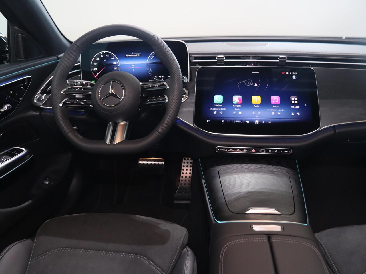 Mercedes-Benz E-estate 300e Business Solution AMG | Panoramaschuifdak | Trekhaak | Comfortpakket Plus | AMG-Line | WinterPakket |