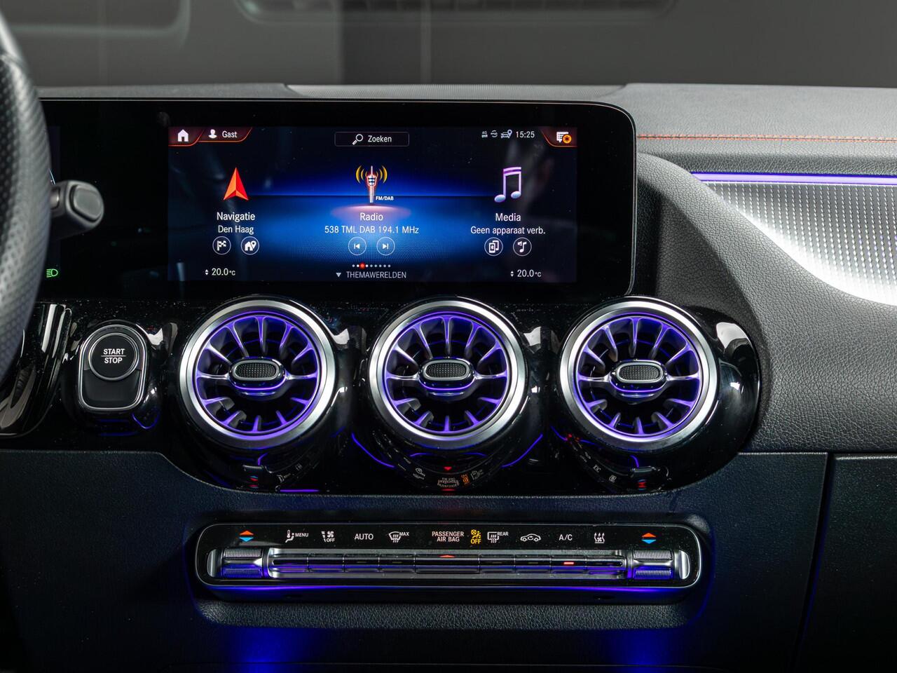 Mercedes-Benz EQA 300 4MATIC Business Solution AMG 67 kWh Panorama dak | Trekhaak