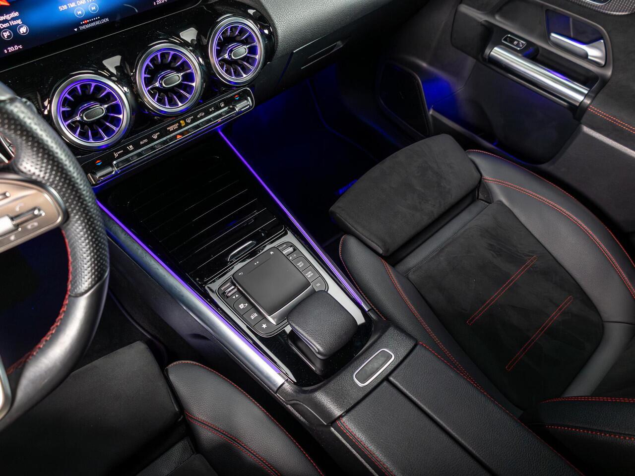 Mercedes-Benz EQA 300 4MATIC Business Solution AMG 67 kWh Panorama dak | Trekhaak