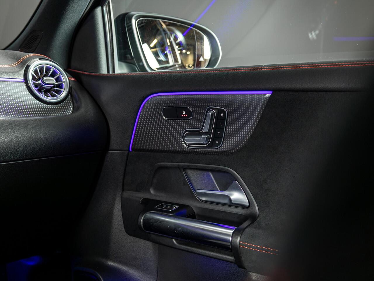 Mercedes-Benz EQA 300 4MATIC Business Solution AMG 67 kWh Panorama dak | Trekhaak