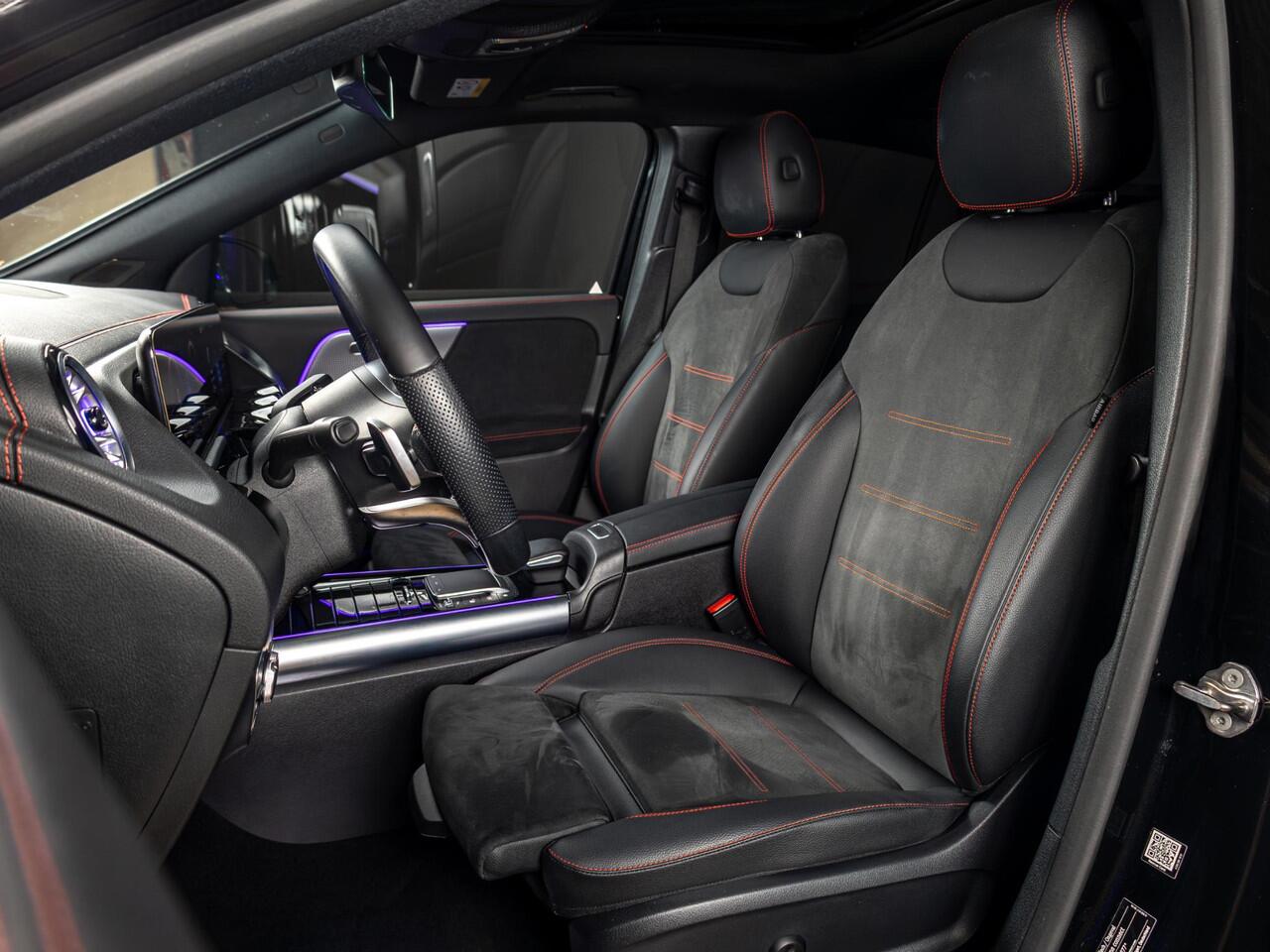 Mercedes-Benz EQA 300 4MATIC Business Solution AMG 67 kWh Panorama dak | Trekhaak