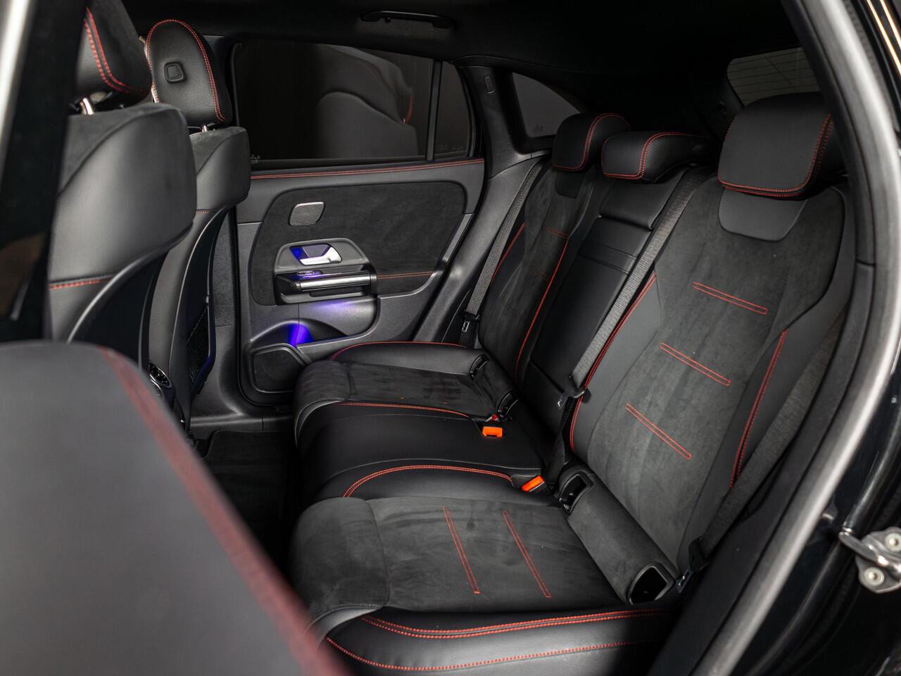 Mercedes-Benz EQA 300 4MATIC Business Solution AMG 67 kWh Panorama dak | Trekhaak