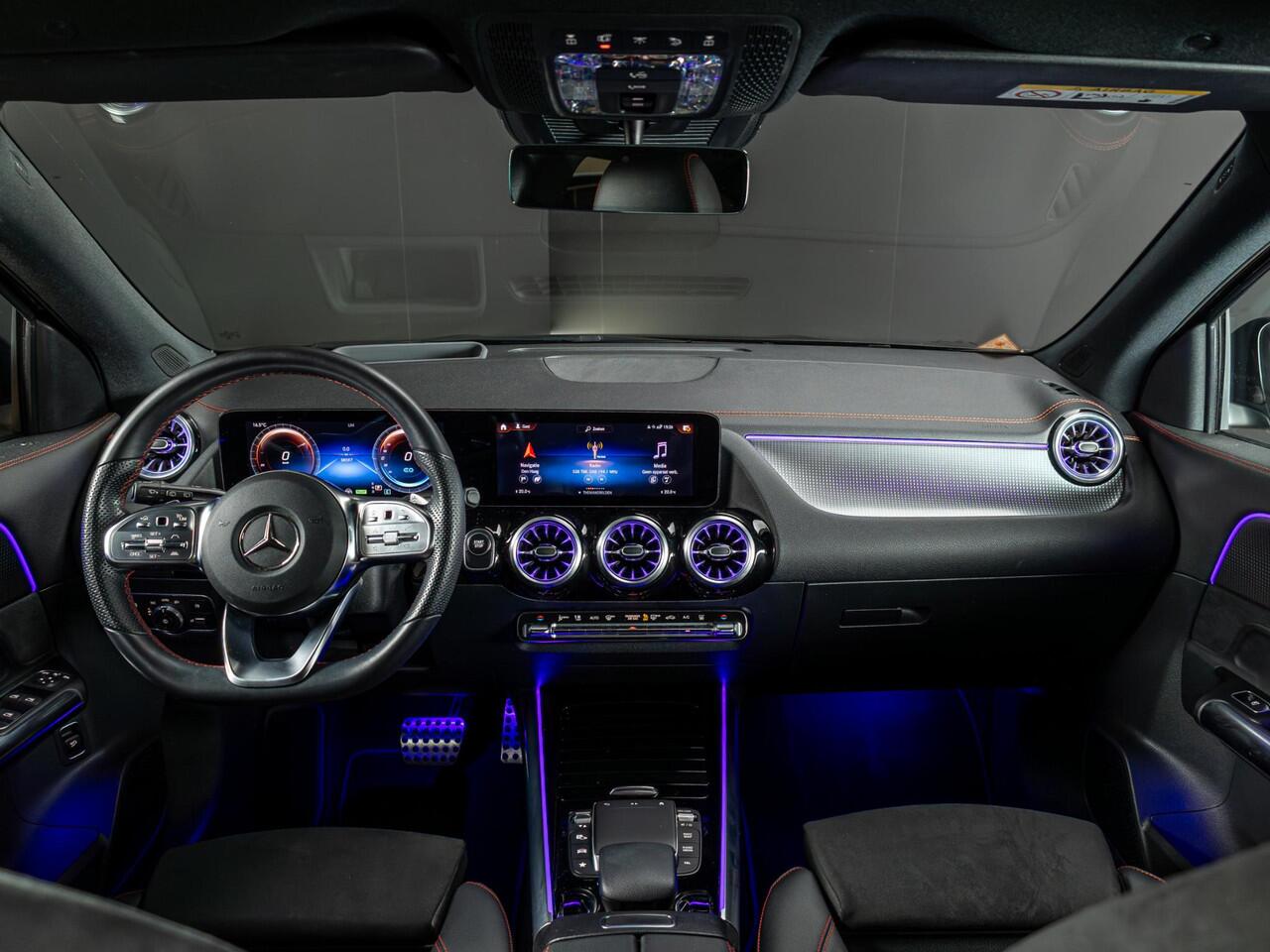 Mercedes-Benz EQA 300 4MATIC Business Solution AMG 67 kWh Panorama dak | Trekhaak