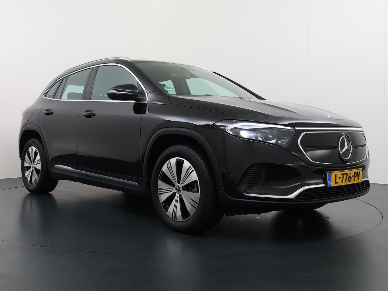 Mercedes-Benz EQA 250 Business Solution Luxury 67 kWh VAN ¤ 29.900 ,- VOOR ¤ 26.330,- UW LENTEVOORDEEL ¤ 3.570,-! | SOH 96% | Ambilight | Elektr. achterklep | Stoelverwarming | Camera | Origineel Nederlandse auto | NAP | 12 mnd BOVAG garantie