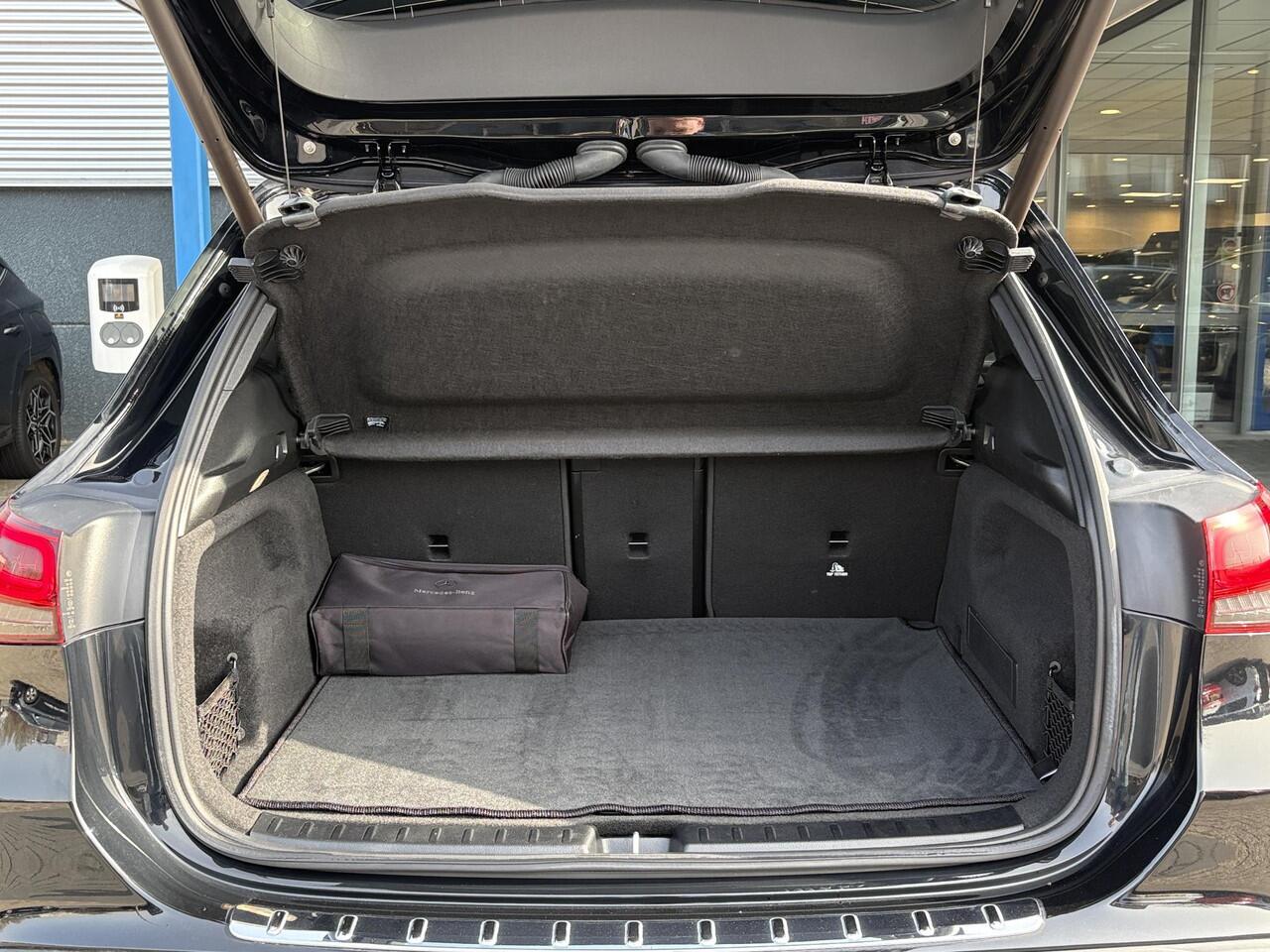 Mercedes-Benz EQA 250 Business Solution AMG 67 kWh | 42500 km | Stoelverwarming | Dodehoeksensoren | Camera |