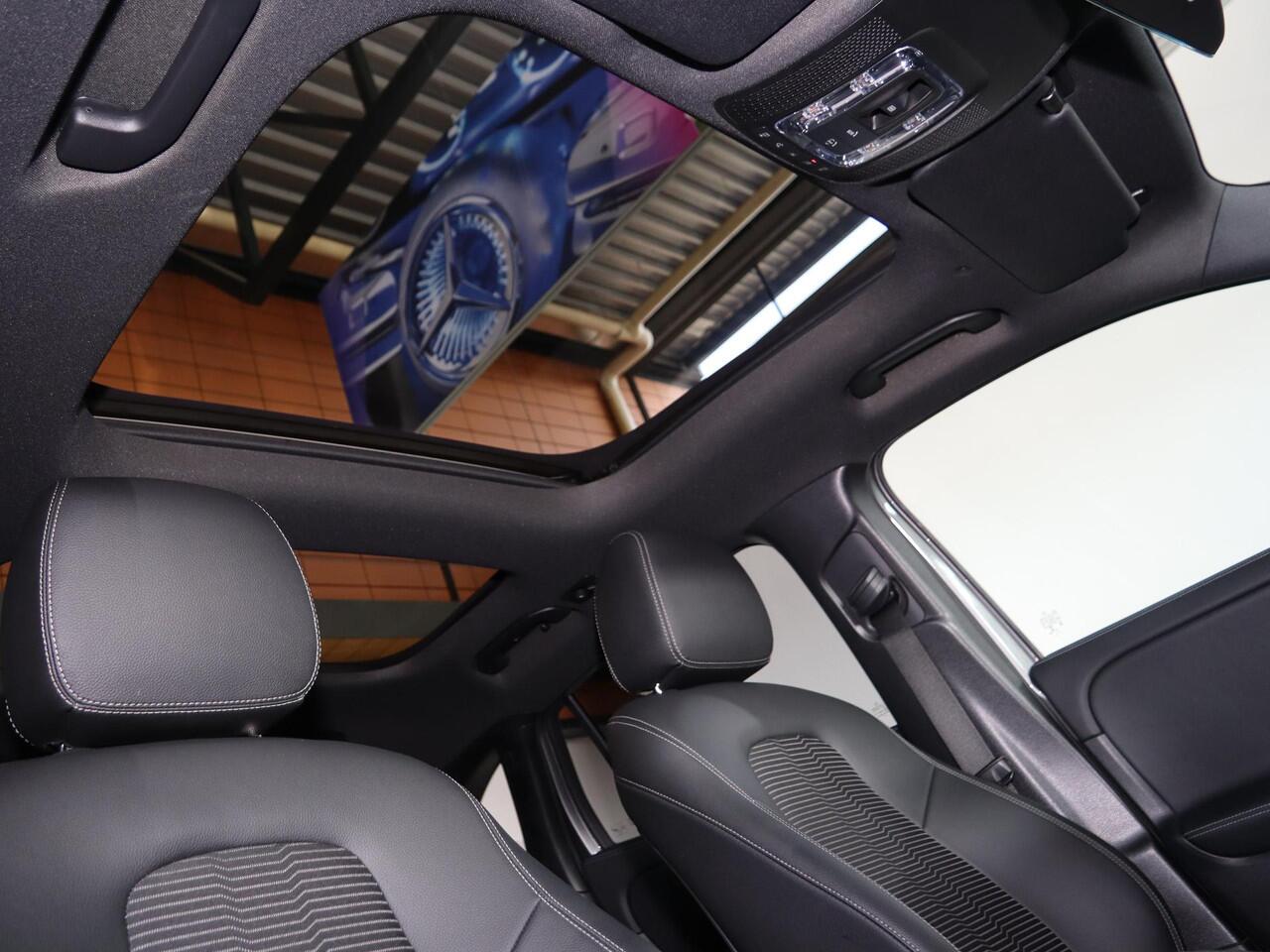 Mercedes-Benz EQA 250 67 kWh | Panoramadak | Stoelverwarming | Getint glas |