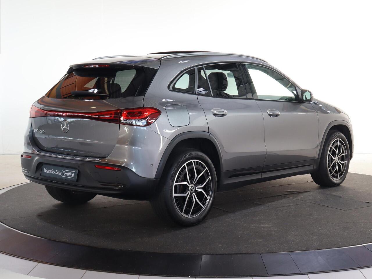 Mercedes-Benz EQA 250 67 kWh | Panoramadak | Stoelverwarming | Getint glas |