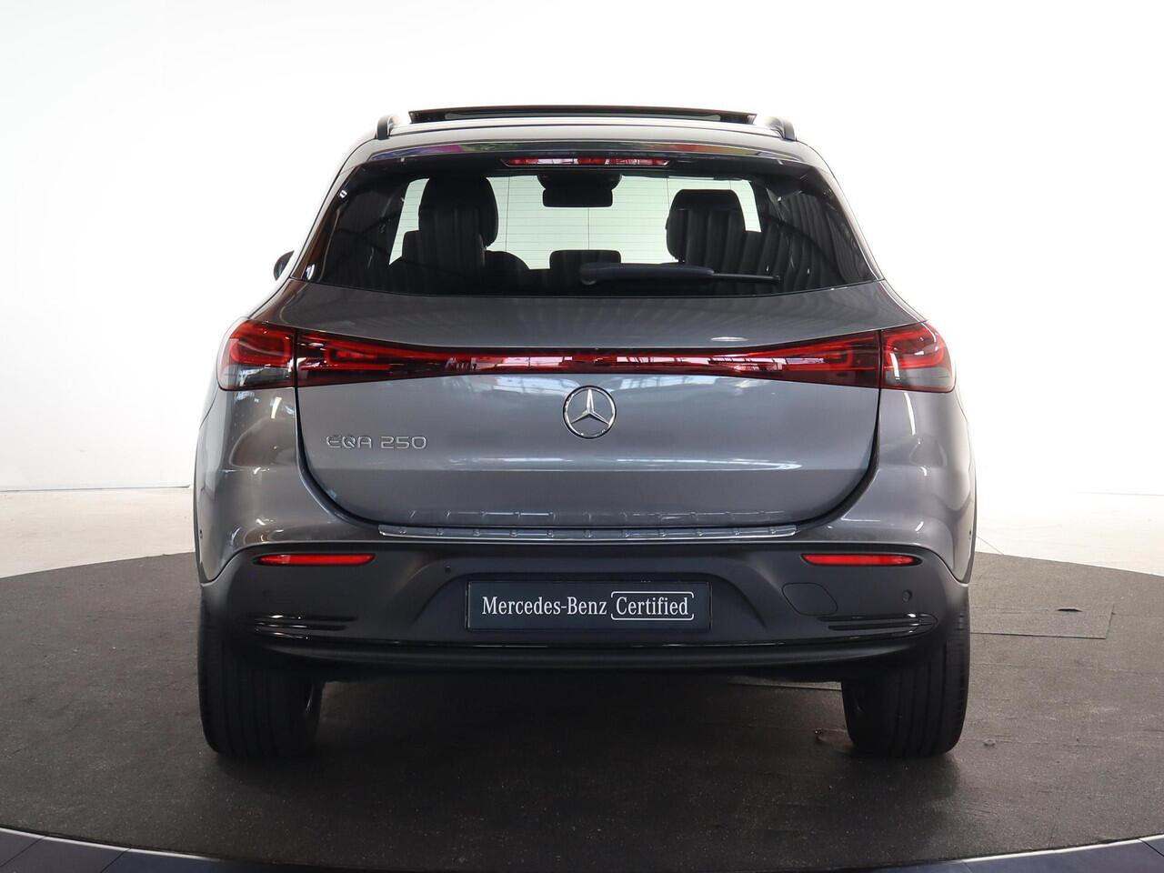 Mercedes-Benz EQA 250 67 kWh | Panoramadak | Stoelverwarming | Getint glas |