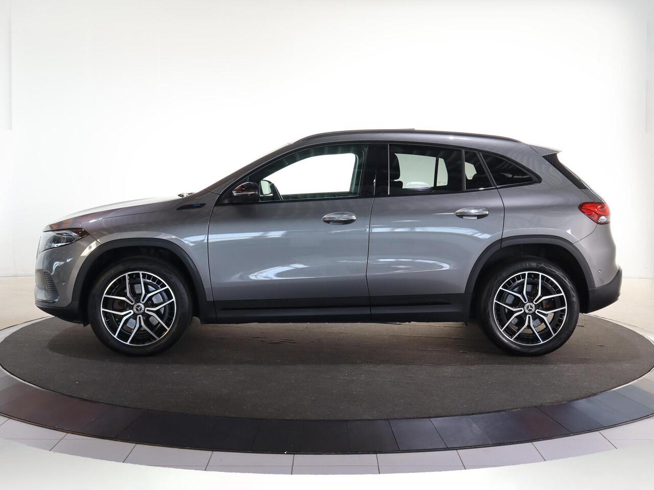 Mercedes-Benz EQA 250 67 kWh | Panoramadak | Stoelverwarming | Getint glas |