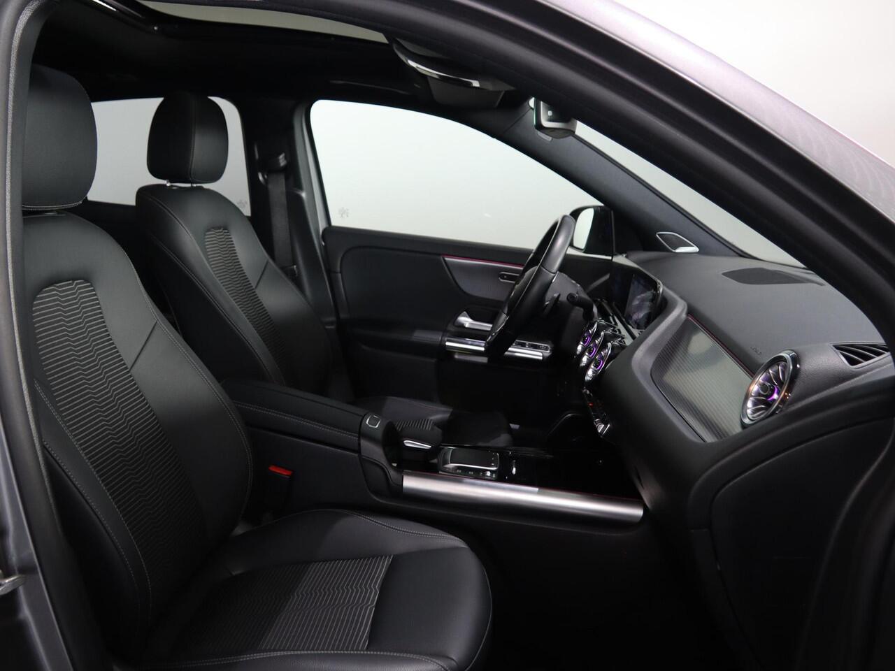 Mercedes-Benz EQA 250 67 kWh | Panoramadak | Stoelverwarming | Getint glas |