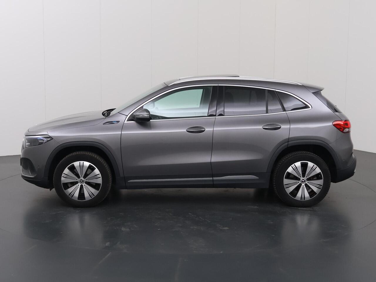 Mercedes-Benz EQA 250 Luxury Line 67 kWh | Panoramadak | Sfeerverlichting | Elektrische achterklep | Achteruitrijcamera |