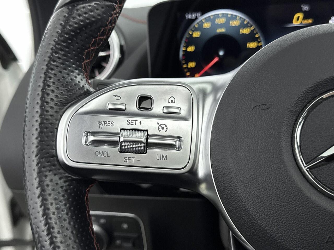 Mercedes-Benz EQA 250 Business Solution AMG 67 kWh 190PK | SOH 97,32% | Schuif-/Kanteldak | 20'' Inch Velgen | Stoelverwarming | Half-Lederen Bekleding | Navigatie | Achteruitrijcamera | Dodehoekdetectie