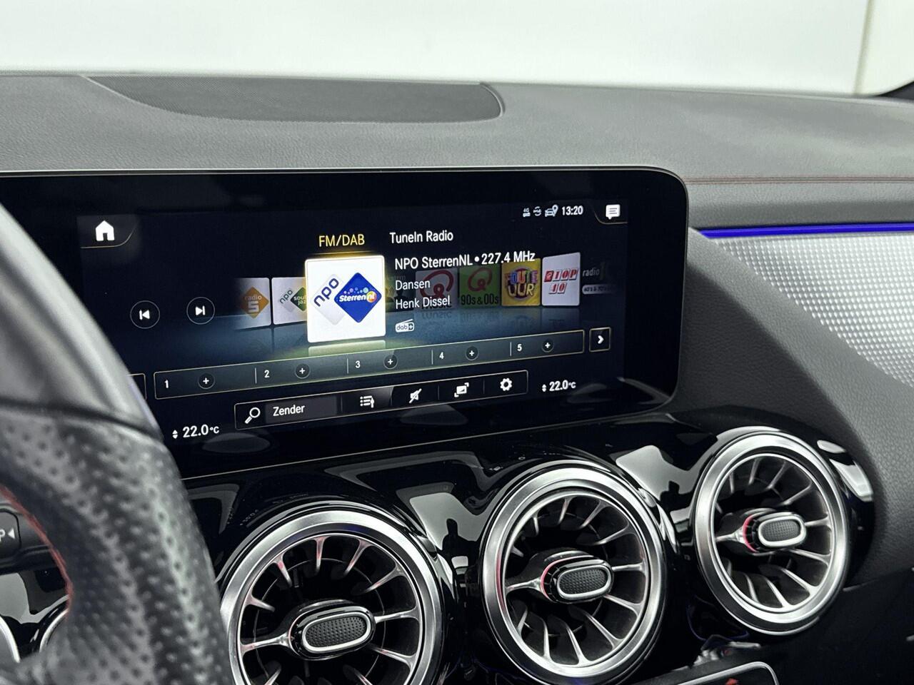 Mercedes-Benz EQA 250 Business Solution AMG 67 kWh 190PK | SOH 97,32% | Schuif-/Kanteldak | 20'' Inch Velgen | Stoelverwarming | Half-Lederen Bekleding | Navigatie | Achteruitrijcamera | Dodehoekdetectie