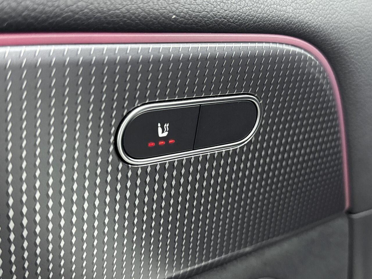 Mercedes-Benz EQA 250 Business Solution AMG 67 kWh 190PK | SOH 97,32% | Schuif-/Kanteldak | 20'' Inch Velgen | Stoelverwarming | Half-Lederen Bekleding | Navigatie | Achteruitrijcamera | Dodehoekdetectie