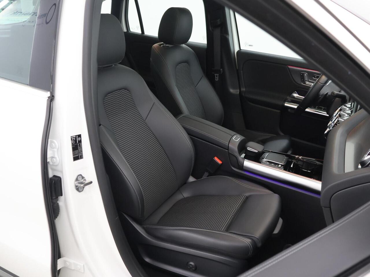 Mercedes-Benz EQA 250 Business Solution Luxury 67 kWh Head Up | Originele trekhaak | Memory pack | Panorama | 360* Camera