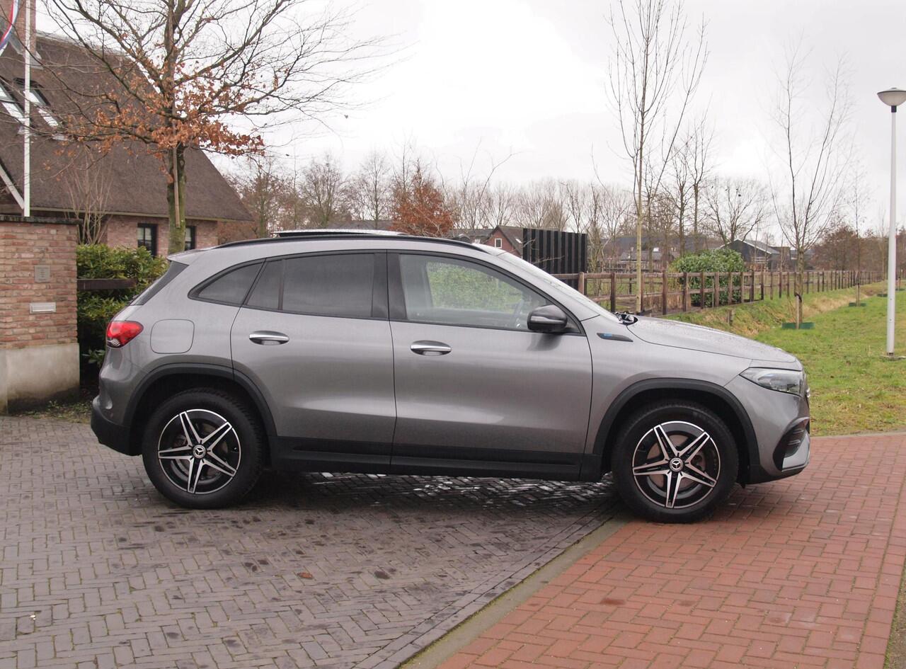 Mercedes-Benz EQA 250 Business Solution AMG 67 kWh | SOH 97% | Panoramadak | Head-Up Display | 360 Camera | Sfeerverlichting | NL-Auto |