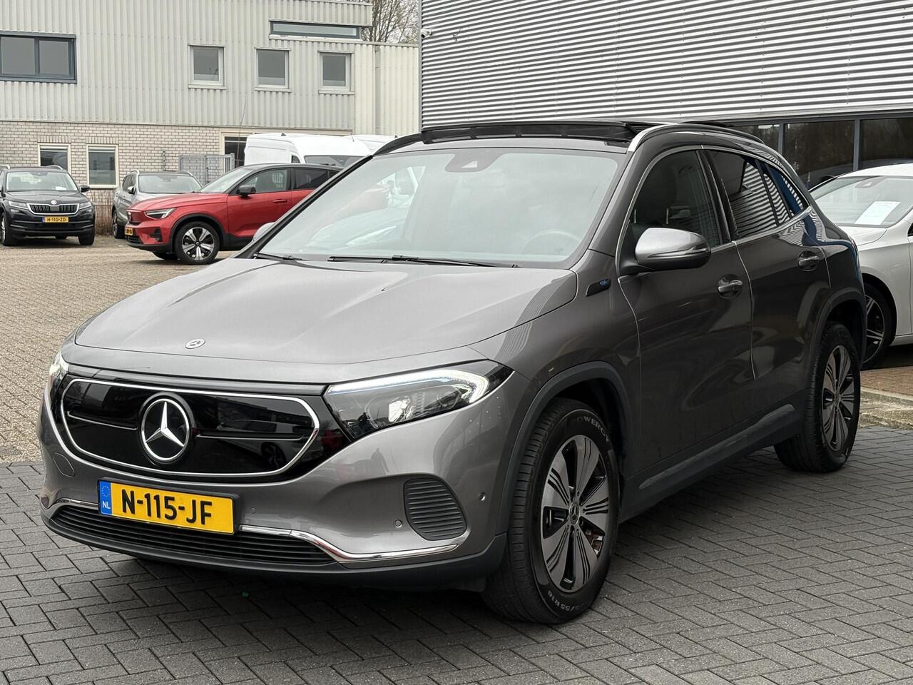 Mercedes-Benz EQA 250 Business Solution Luxury 67 kWh | 95% SOH | Wegklapbare Trekhaak | Panoramadak | Stoelverwarming | Elek. Kofferklep |