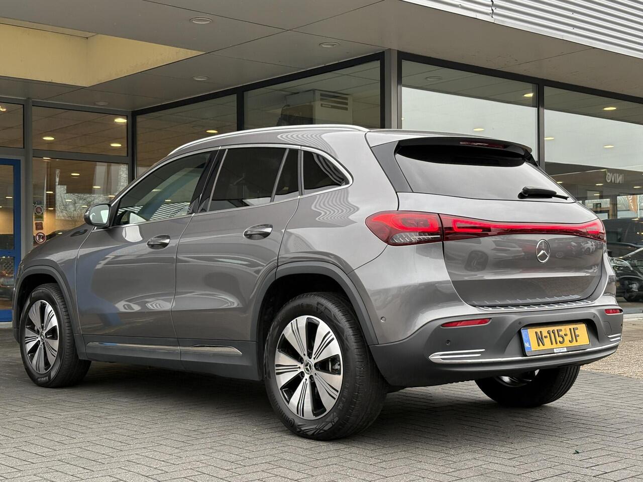 Mercedes-Benz EQA 250 Business Solution Luxury 67 kWh | 95% SOH | Wegklapbare Trekhaak | Panoramadak | Stoelverwarming | Elek. Kofferklep |