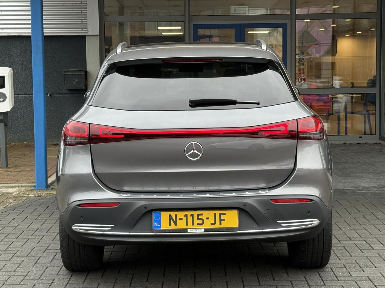 Mercedes-Benz EQA 250 Business Solution Luxury 67 kWh | 95% SOH | Wegklapbare Trekhaak | Panoramadak | Stoelverwarming | Elek. Kofferklep |