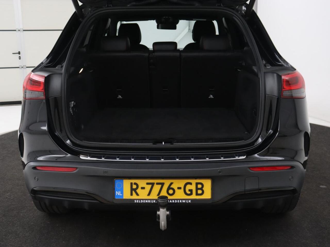 Mercedes-Benz EQA 250 AMG 67kWh | Trekhaak | Carplay | Head-Up | Stoelverwarming | Memory | Keyless | Navigatie | Leder/Alcantara | Sfeerverlichting | Widescreen | Full LED | Park Assist