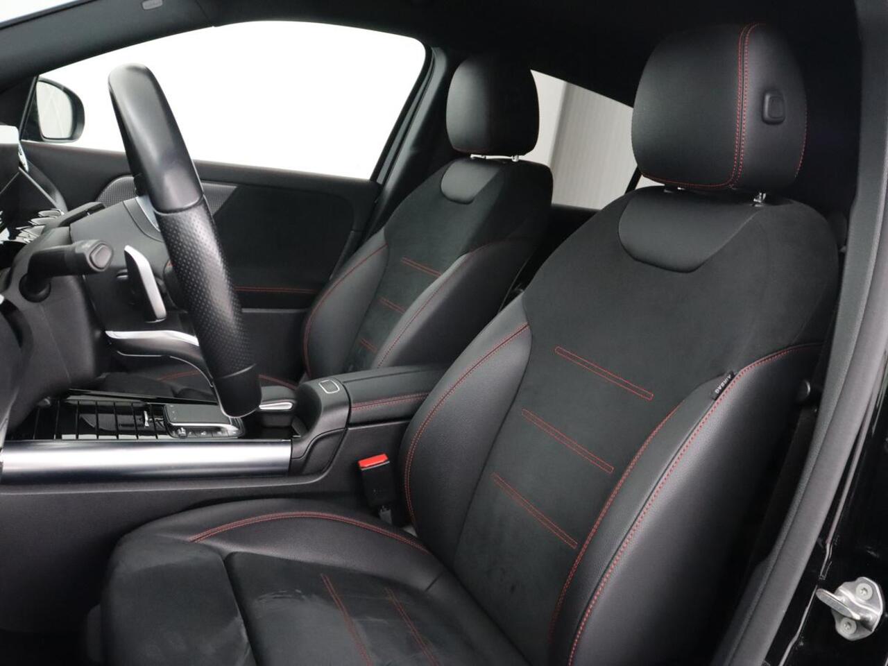 Mercedes-Benz EQA 250 AMG 67kWh | Trekhaak | Carplay | Head-Up | Stoelverwarming | Memory | Keyless | Navigatie | Leder/Alcantara | Sfeerverlichting | Widescreen | Full LED | Park Assist