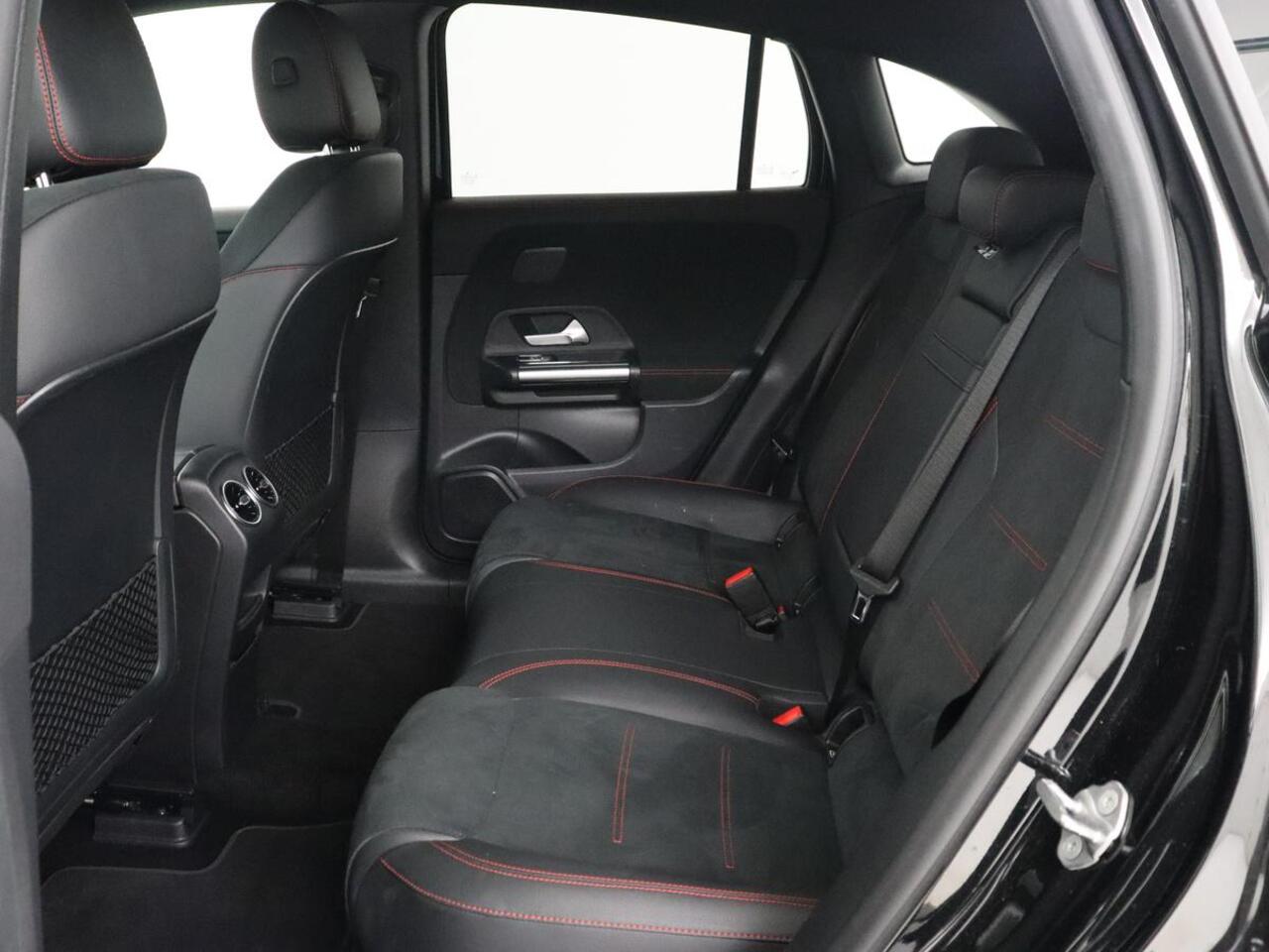 Mercedes-Benz EQA 250 AMG 67kWh | Trekhaak | Carplay | Head-Up | Stoelverwarming | Memory | Keyless | Navigatie | Leder/Alcantara | Sfeerverlichting | Widescreen | Full LED | Park Assist