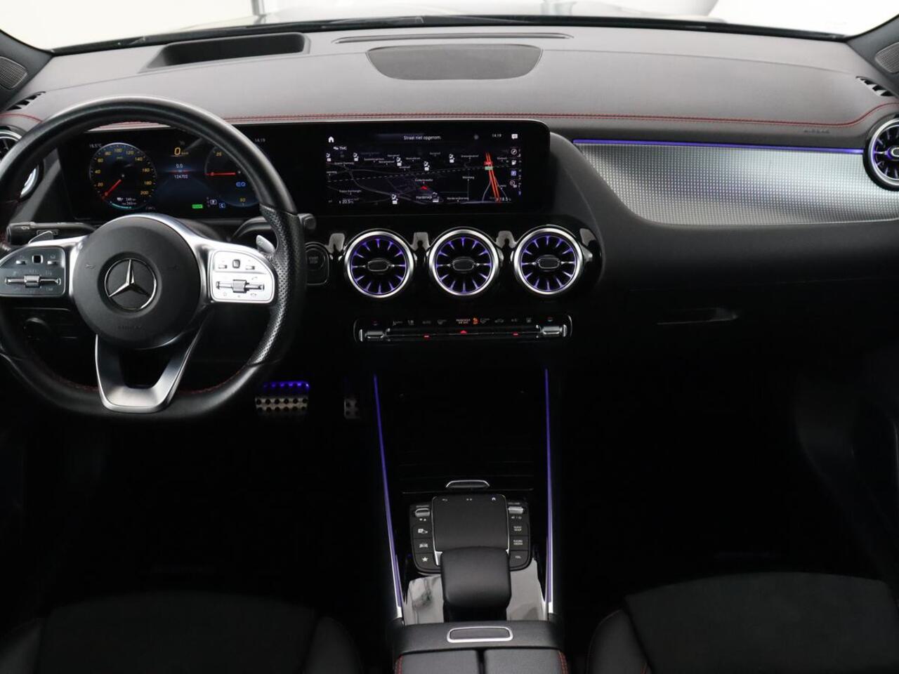 Mercedes-Benz EQA 250 AMG 67kWh | Trekhaak | Carplay | Head-Up | Stoelverwarming | Memory | Keyless | Navigatie | Leder/Alcantara | Sfeerverlichting | Widescreen | Full LED | Park Assist