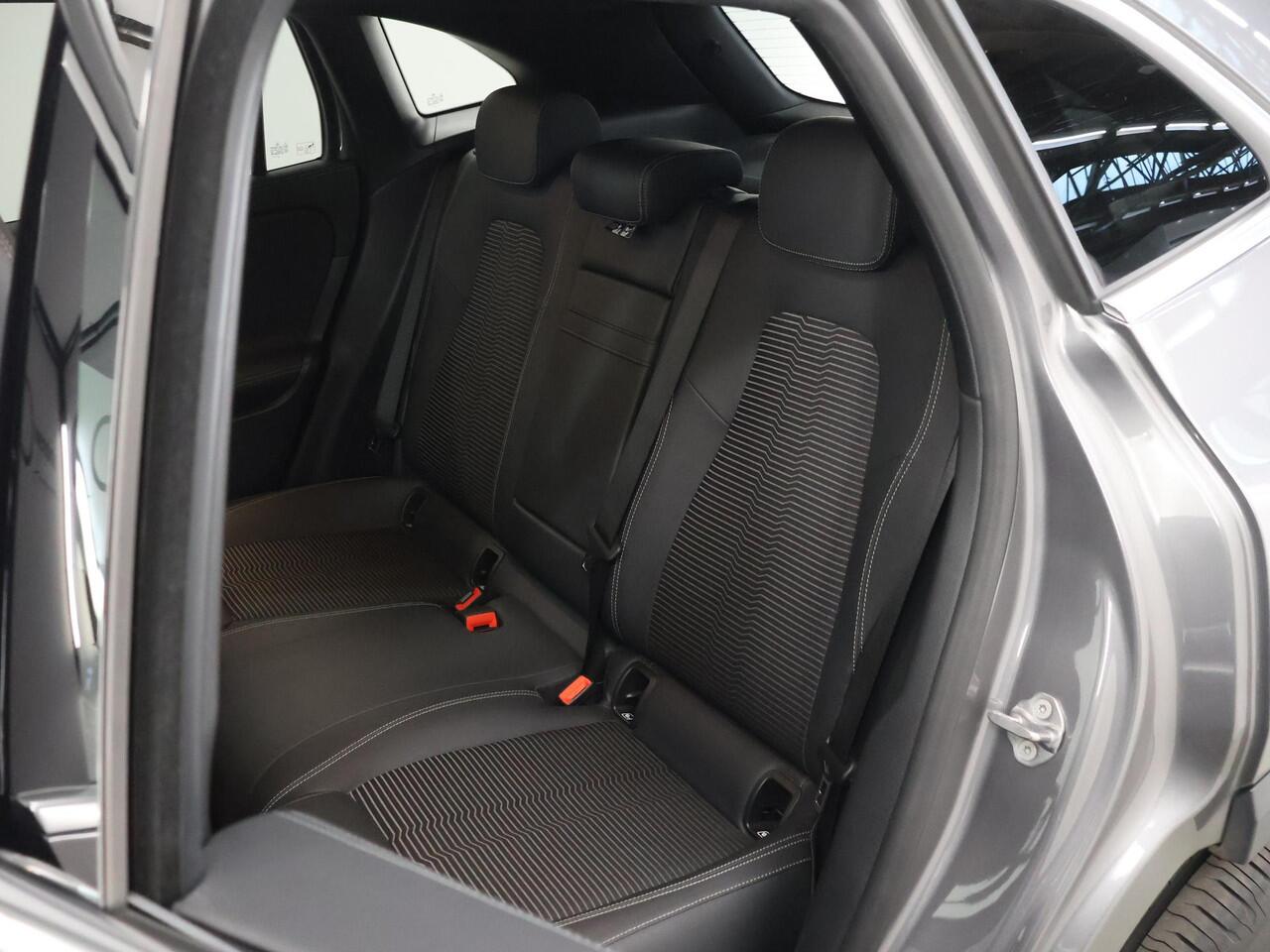 Mercedes-Benz EQA 250 Business Line 67 kWh | Trekhaak | Stoelverwarming | Sfeerverlichting | Achteruitrijcamera |