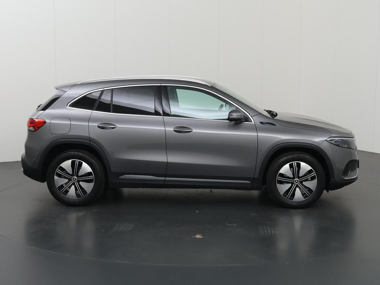 Mercedes-Benz EQA 250 Business Line 67 kWh | Trekhaak | Stoelverwarming | Sfeerverlichting | Achteruitrijcamera |